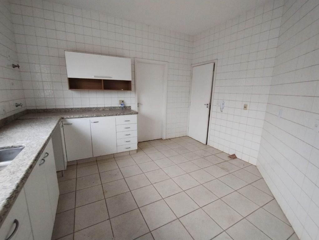 Casa à venda com 3 quartos, 250m² - Foto 3