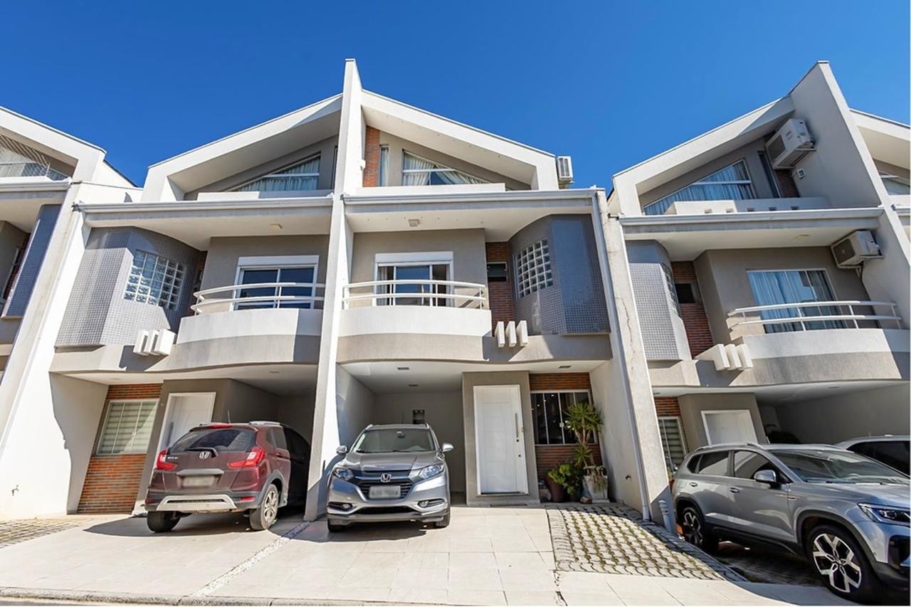 Casa à venda com 3 quartos, 184m² - Foto 1