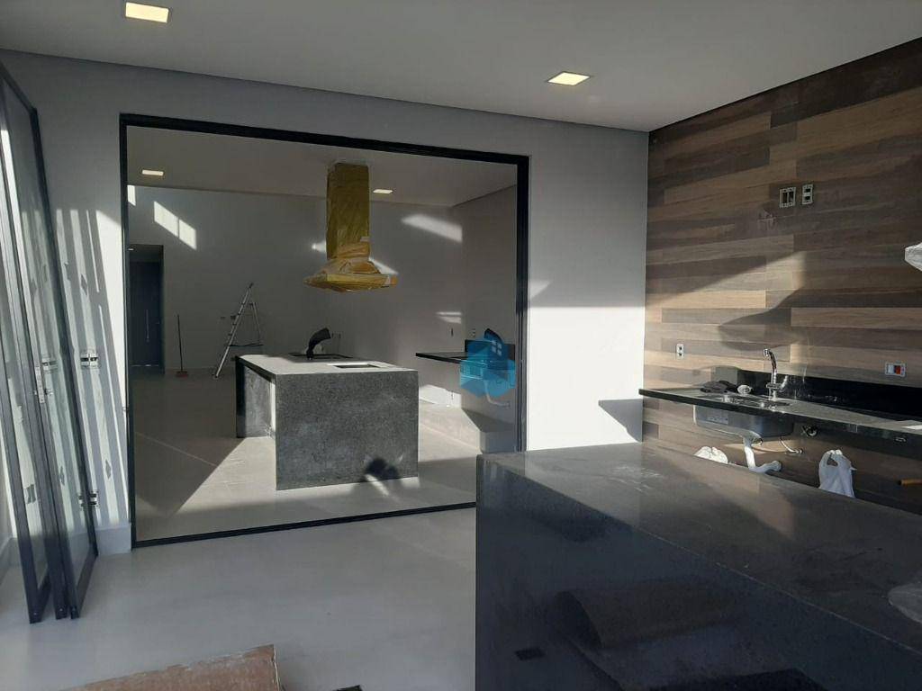 Casa à venda com 3 quartos, 200m² - Foto 16