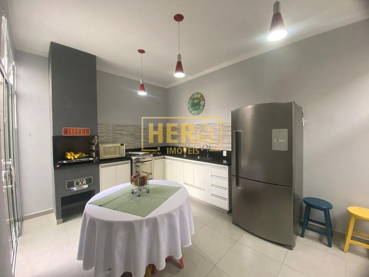 Casa à venda com 3 quartos, 167m² - Foto 1