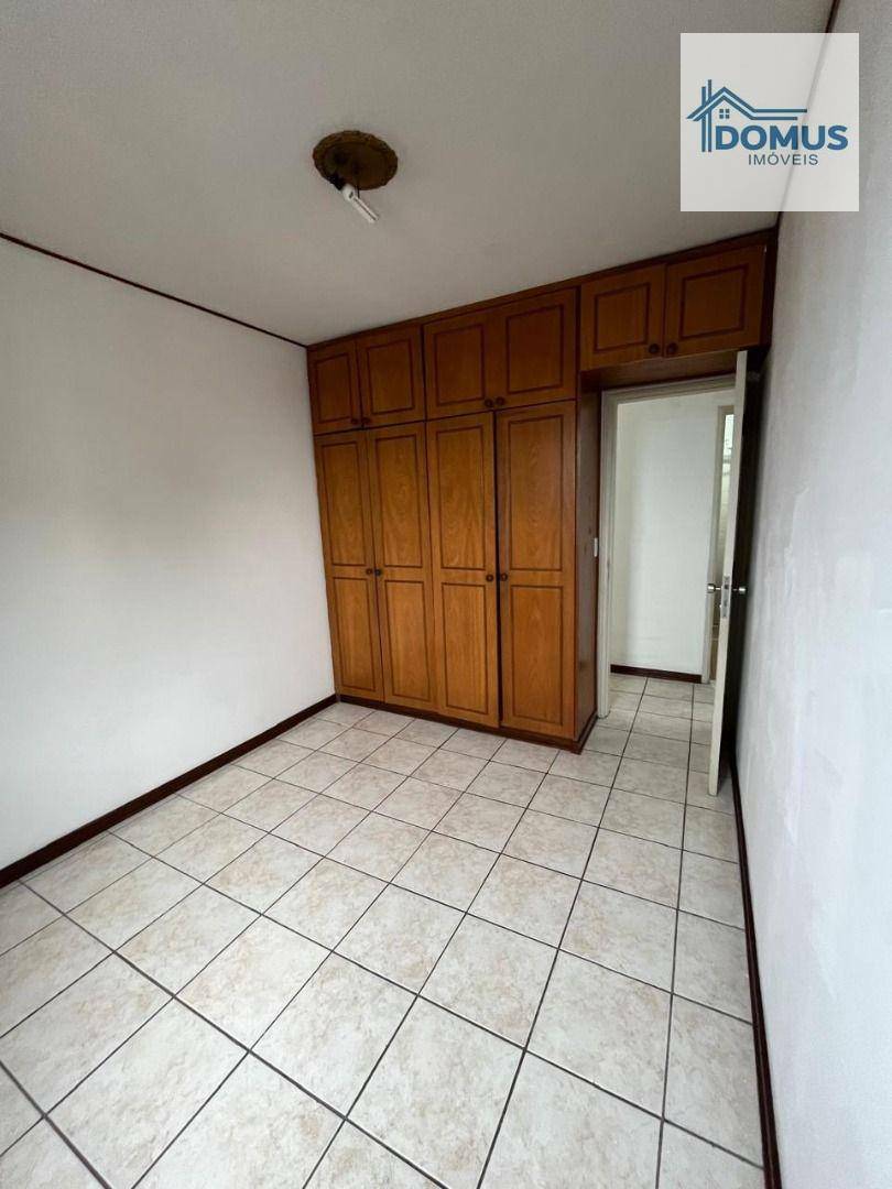 Apartamento para alugar com 3 quartos, 115m² - Foto 7