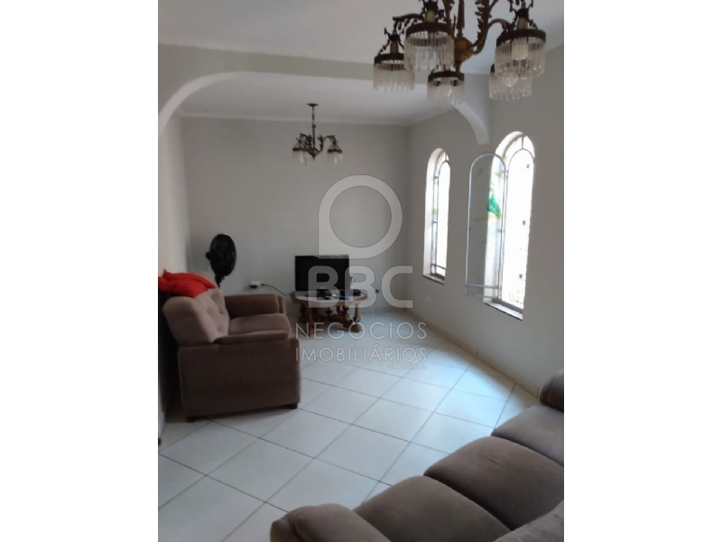 Sobrado à venda com 2 quartos, 204m² - Foto 1