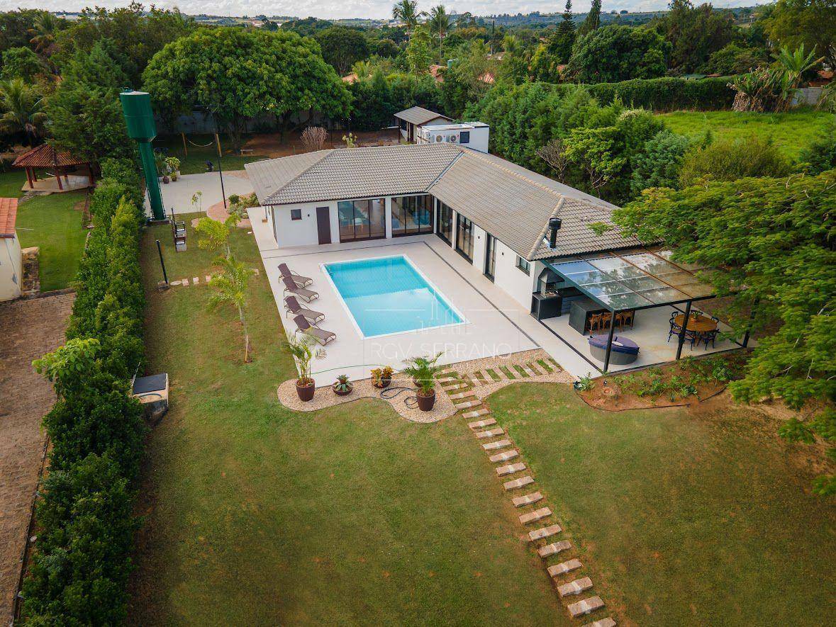 Chácara, 4 quartos, 2880 m² - Foto 1