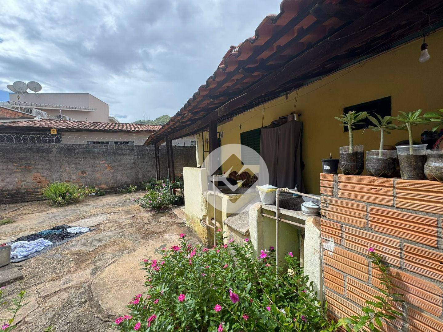 Casa à venda com 3 quartos, 100m² - Foto 1