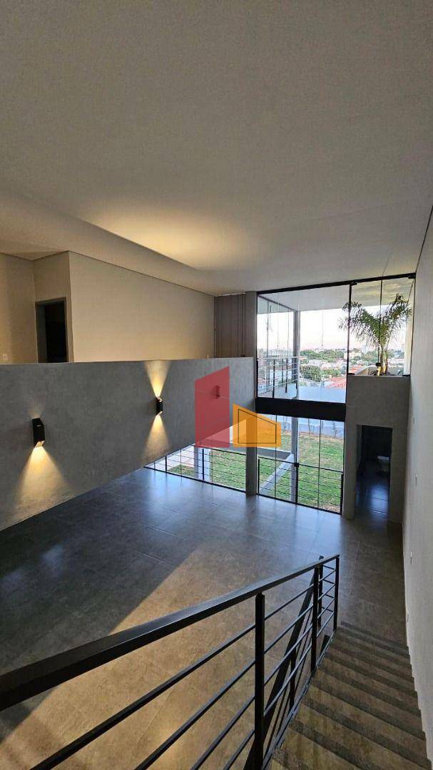 Casa à venda com 3 quartos, 342m² - Foto 1