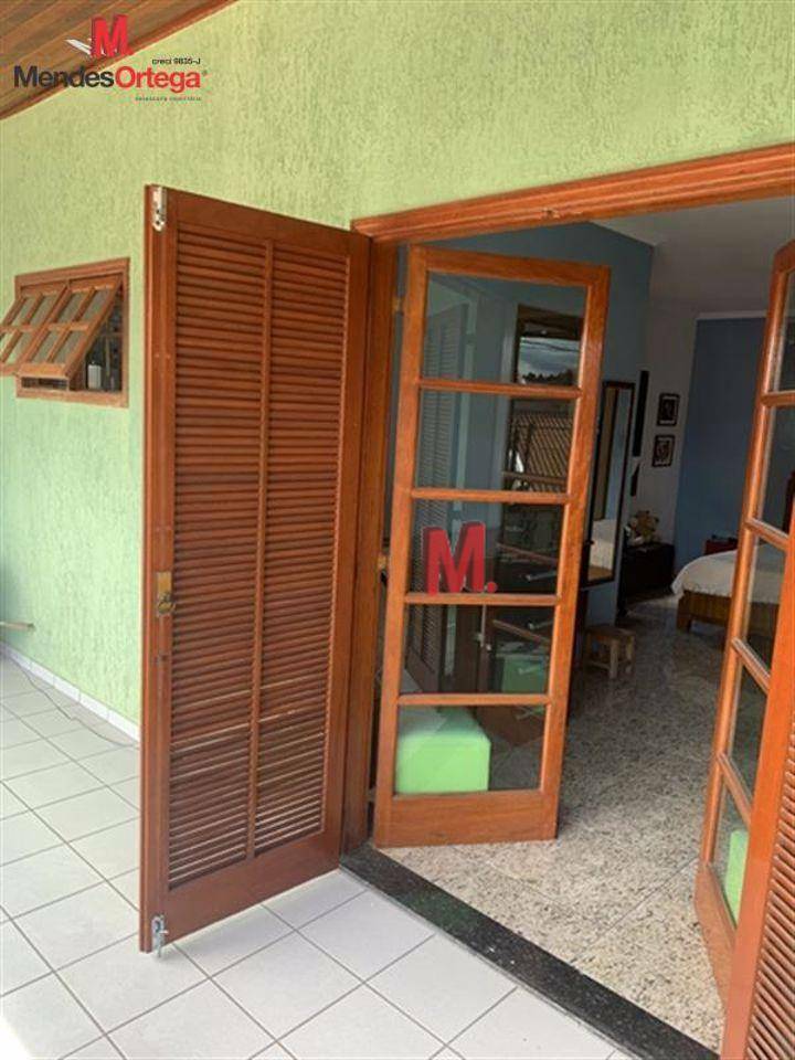 Casa à venda com 3 quartos, 200m² - Foto 14