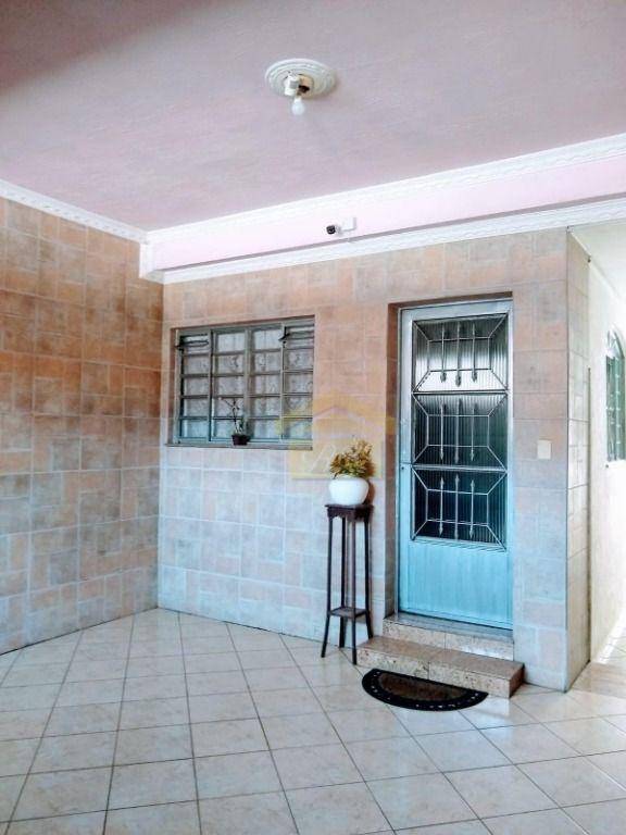 Sobrado à venda com 6 quartos, 200m² - Foto 2