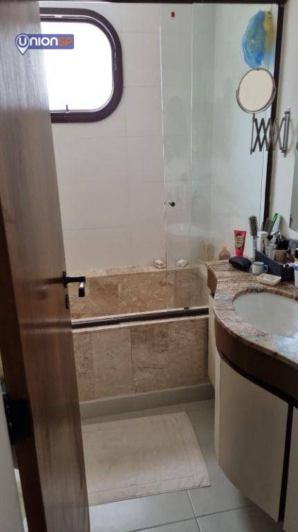 Apartamento à venda com 3 quartos, 195m² - Foto 13