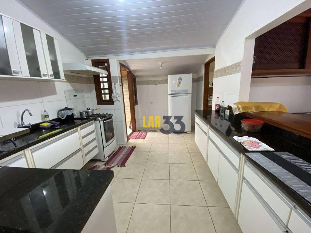 Casa à venda com 3 quartos, 334m² - Foto 3