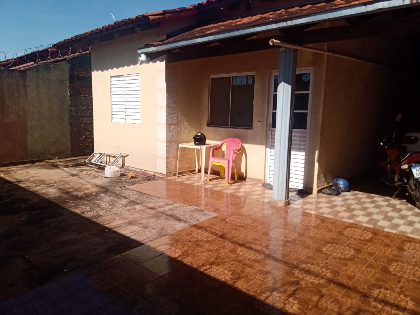 Casa à venda com 3 quartos, 68m² - Foto 1