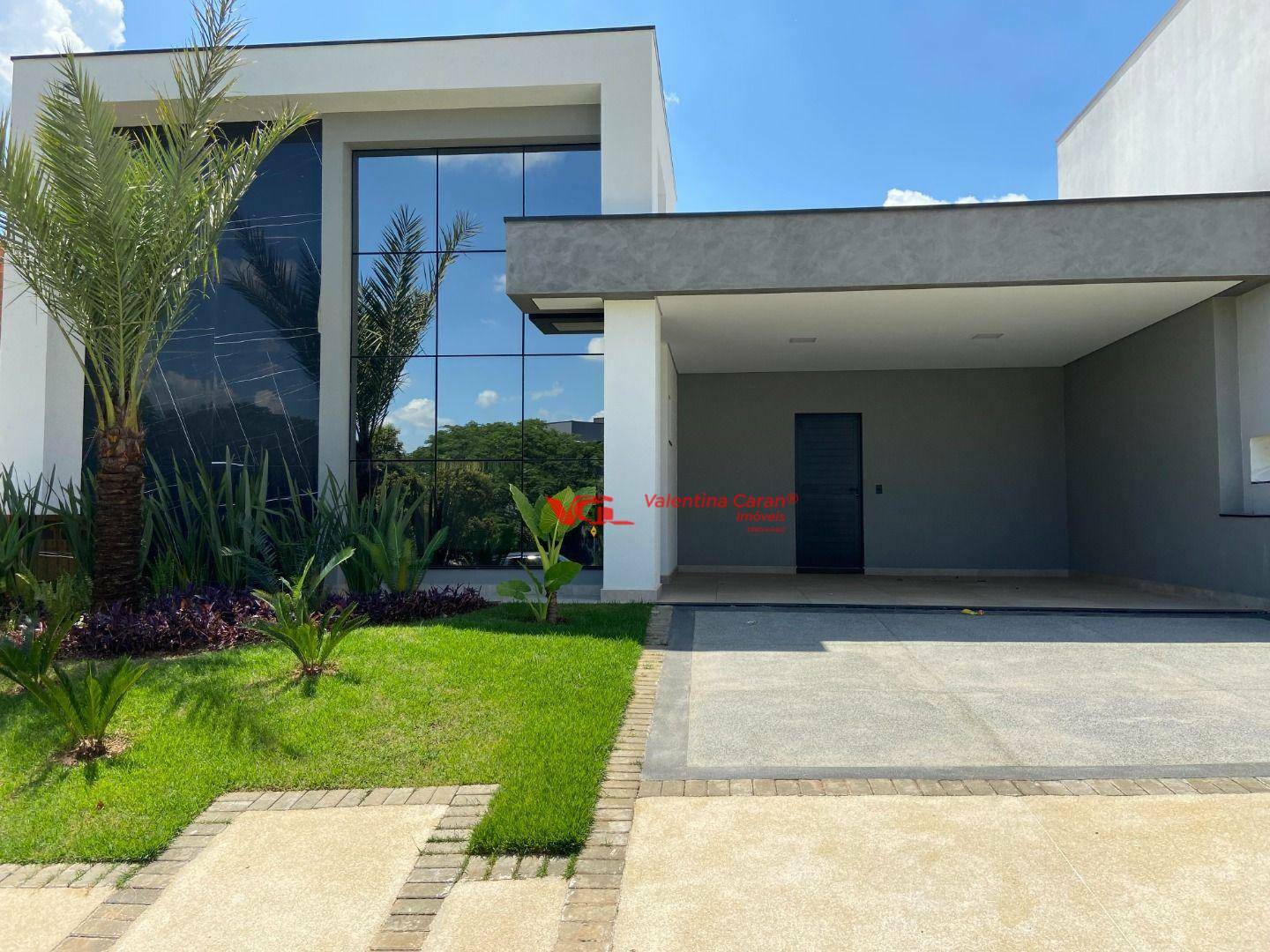 Casa de Condomínio à venda com 4 quartos, 207m² - Foto 1