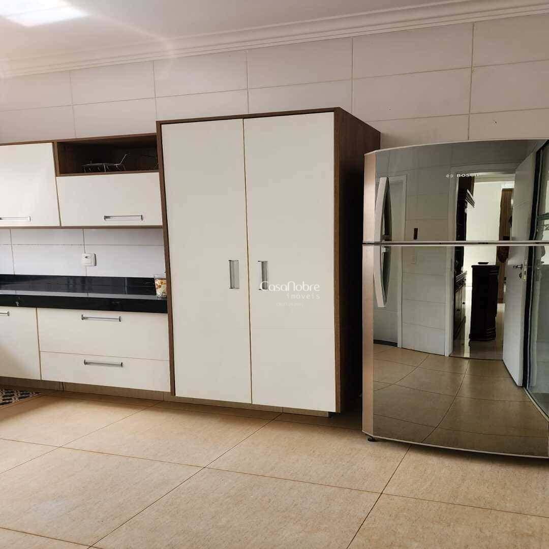 Casa de Condomínio à venda com 5 quartos, 273m² - Foto 6