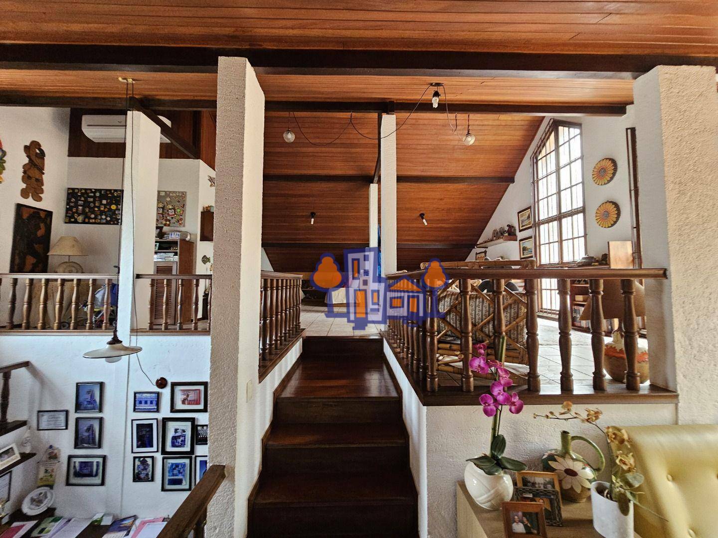 Casa à venda com 4 quartos, 300m² - Foto 42