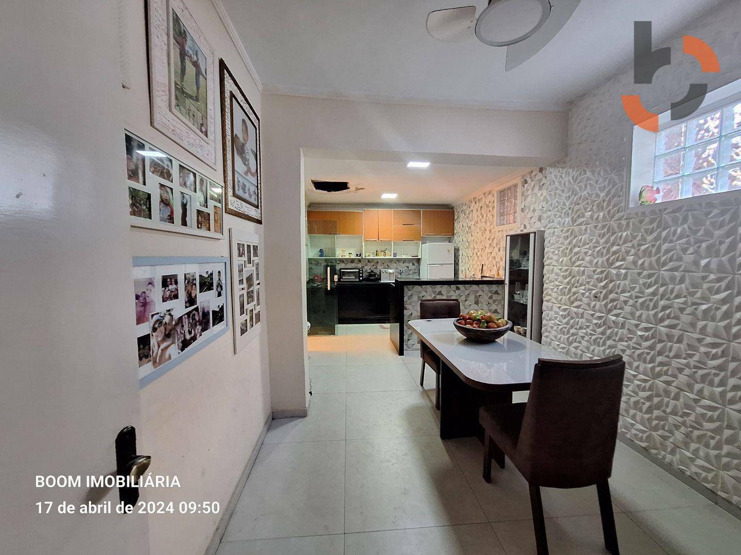 Casa à venda com 3 quartos, 290m² - Foto 1