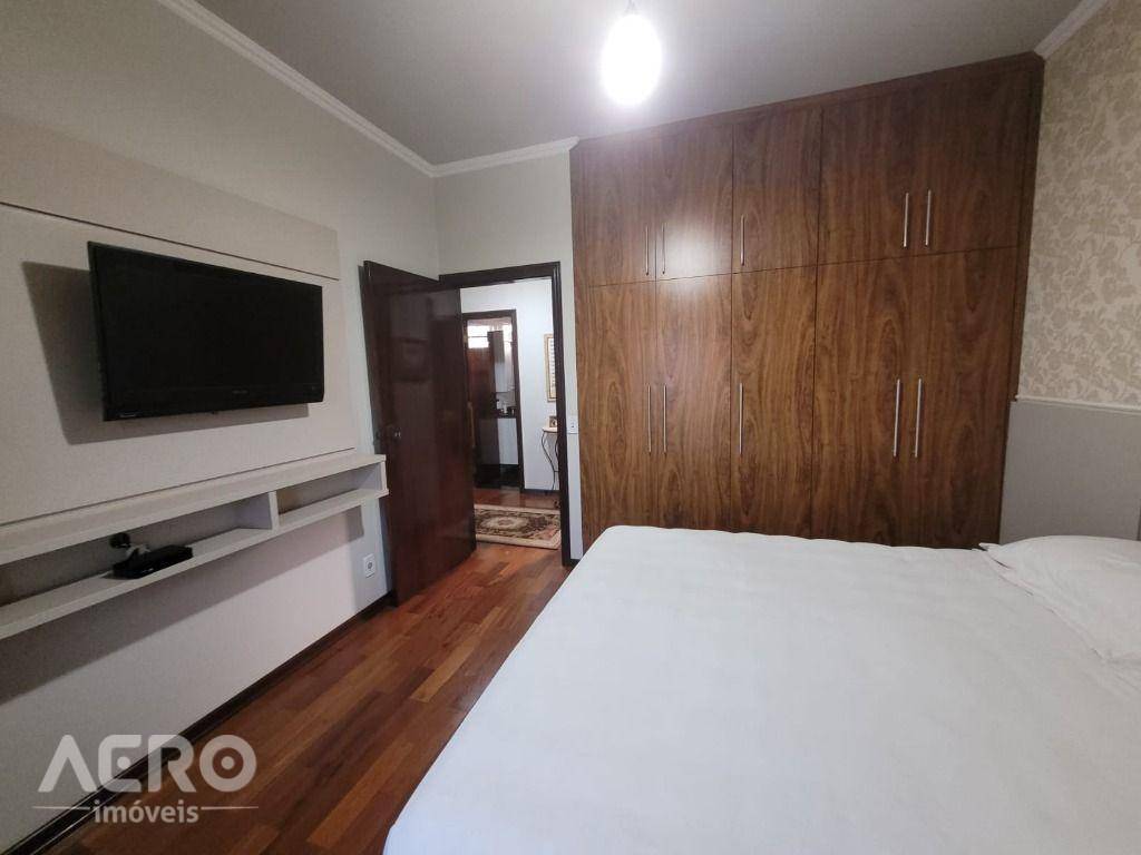 Casa à venda com 4 quartos, 363m² - Foto 17