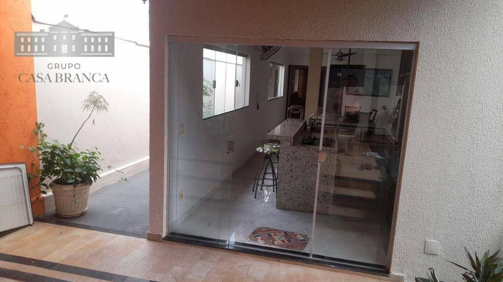 Casa à venda com 4 quartos, 241m² - Foto 9