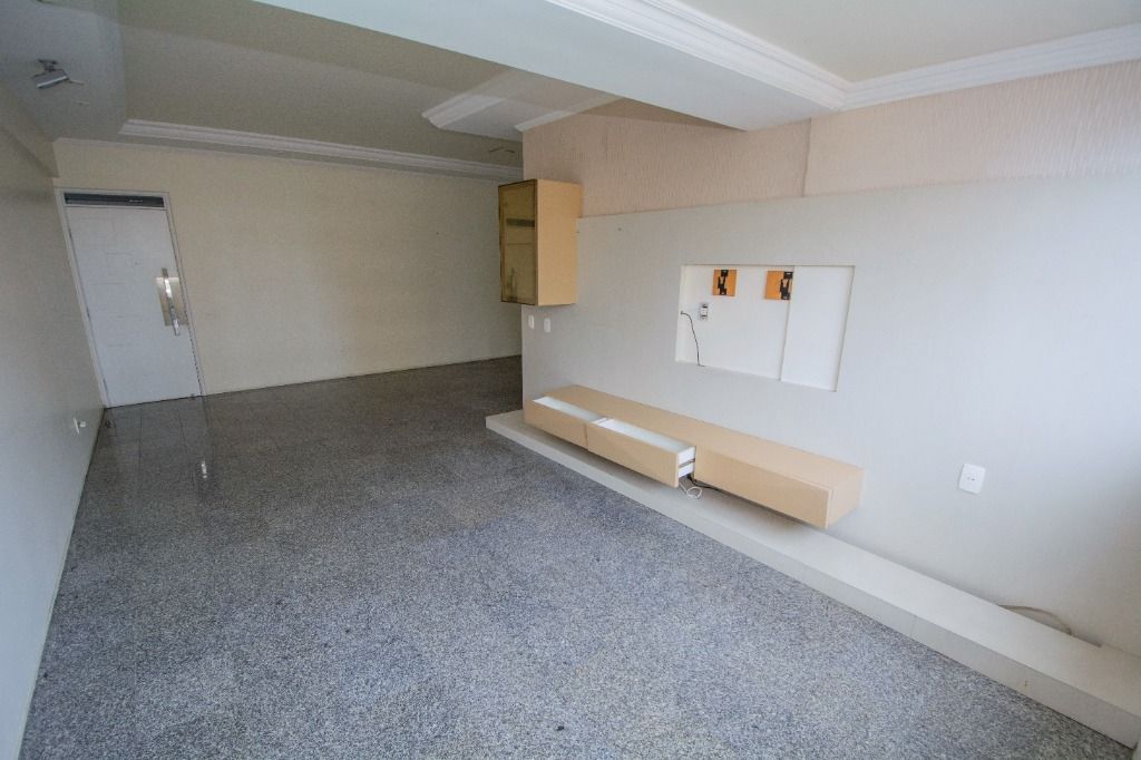 Apartamento à venda com 3 quartos, 126m² - Foto 3