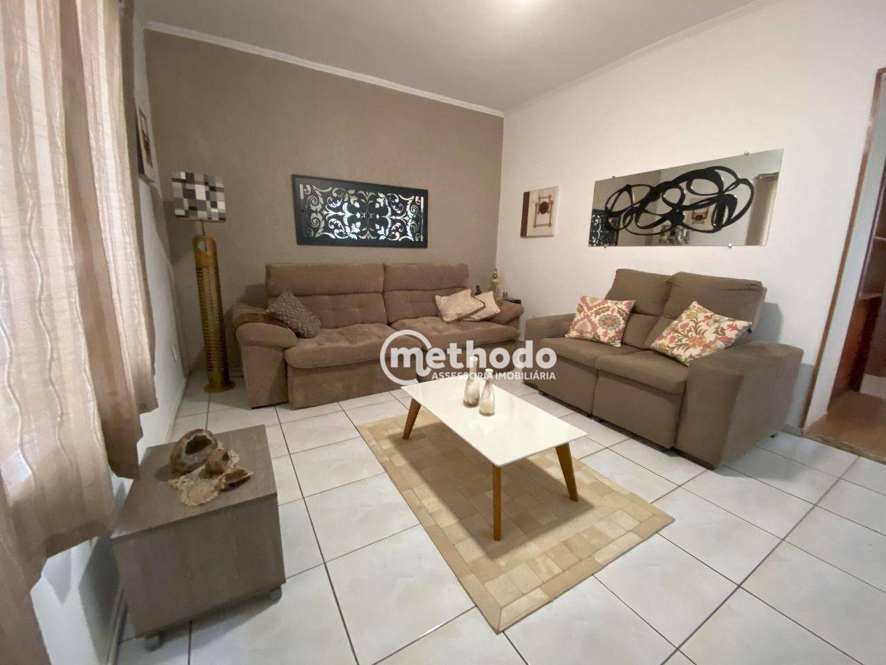 Casa à venda com 3 quartos, 135m² - Foto 1