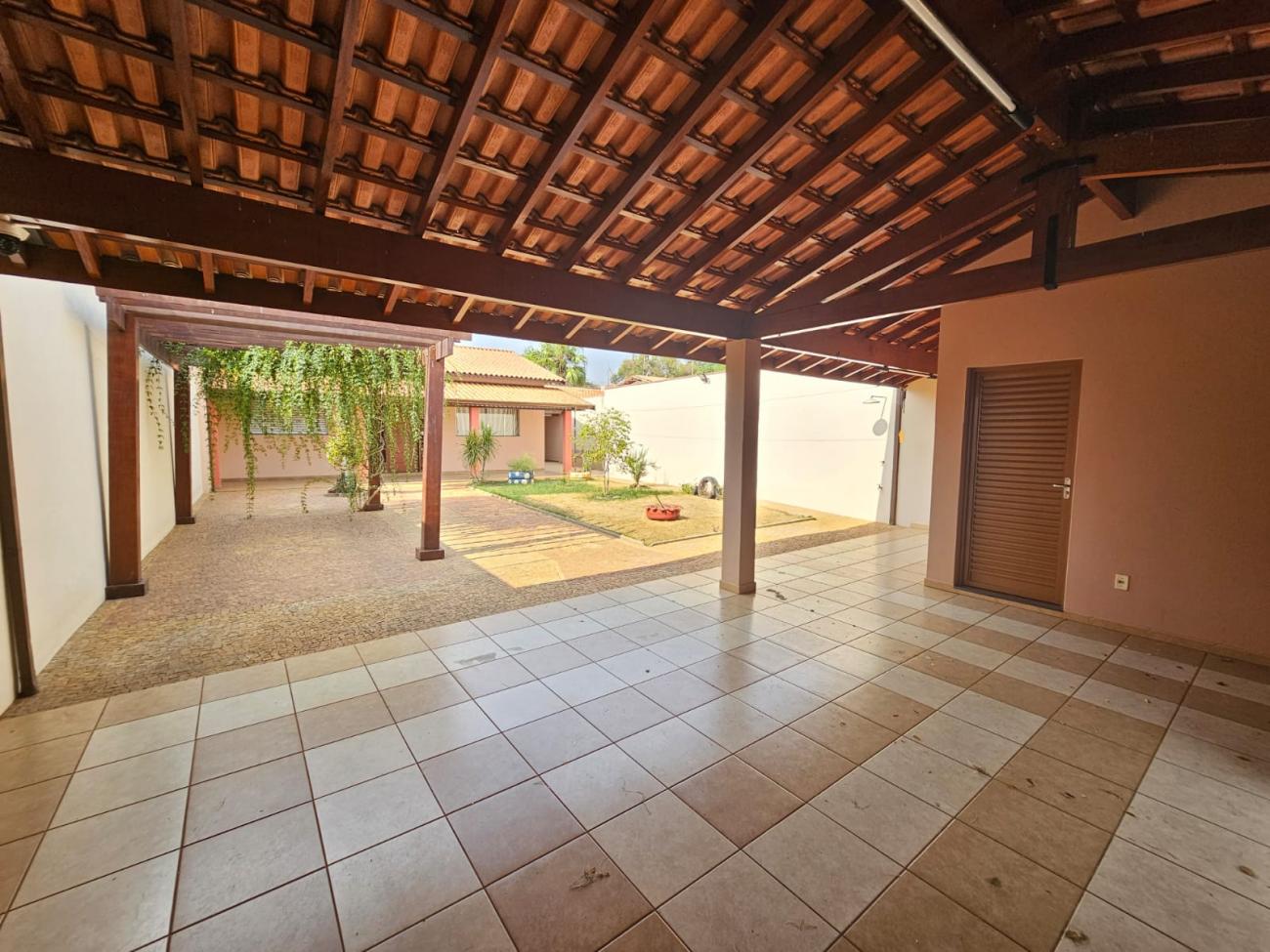 Casa à venda com 2 quartos, 180m² - Foto 1