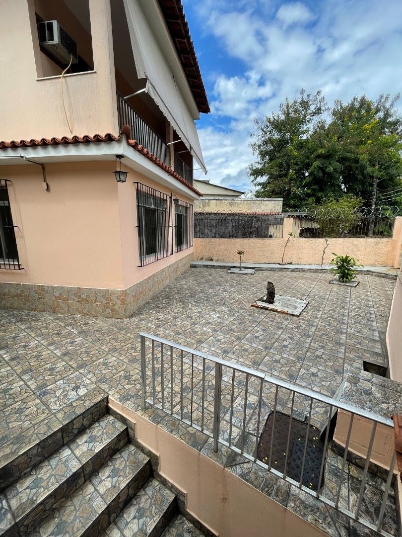 Casa à venda com 4 quartos, 199m² - Foto 4