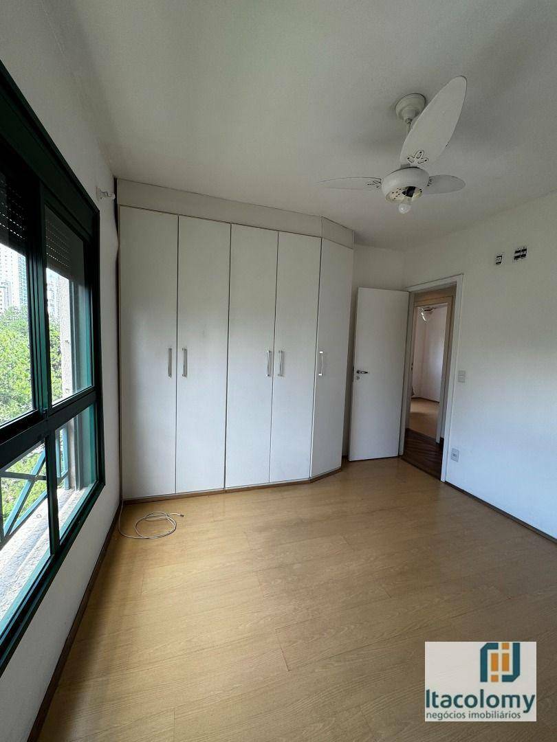 Apartamento para alugar com 3 quartos, 94m² - Foto 13