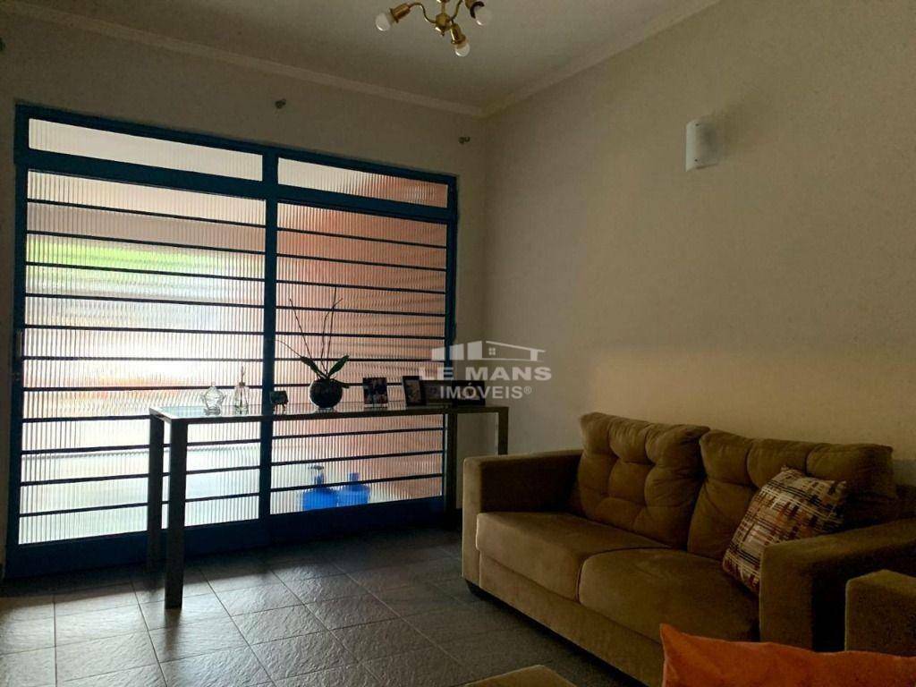 Casa à venda com 4 quartos, 230m² - Foto 3