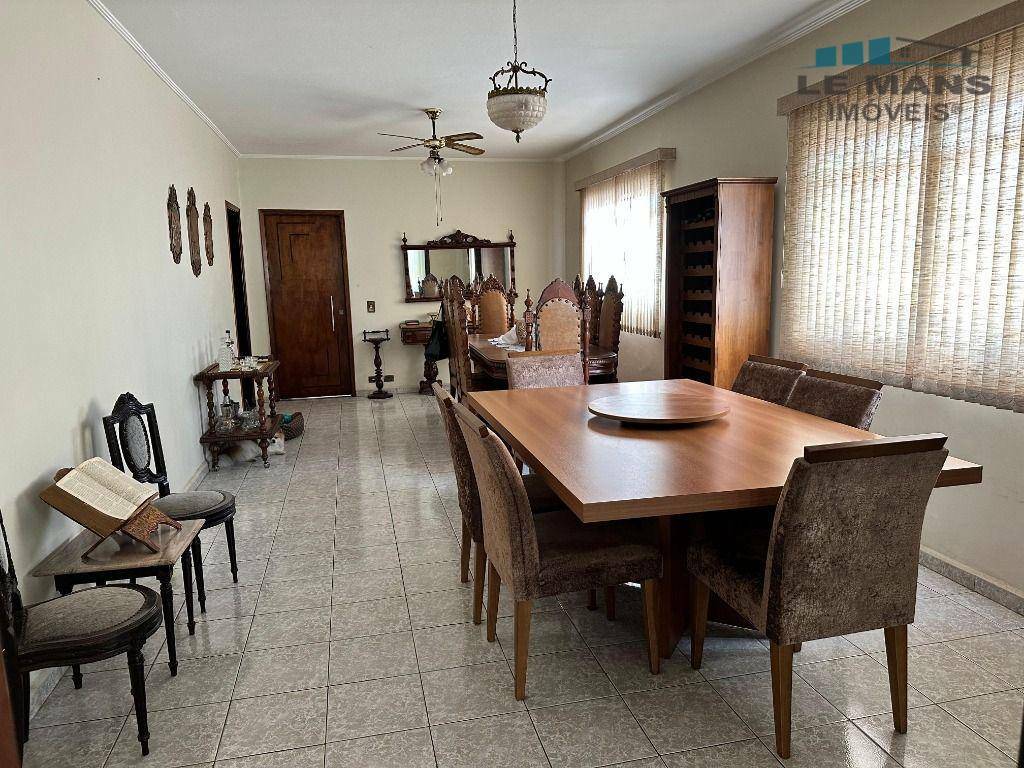 Casa à venda com 3 quartos, 240m² - Foto 25