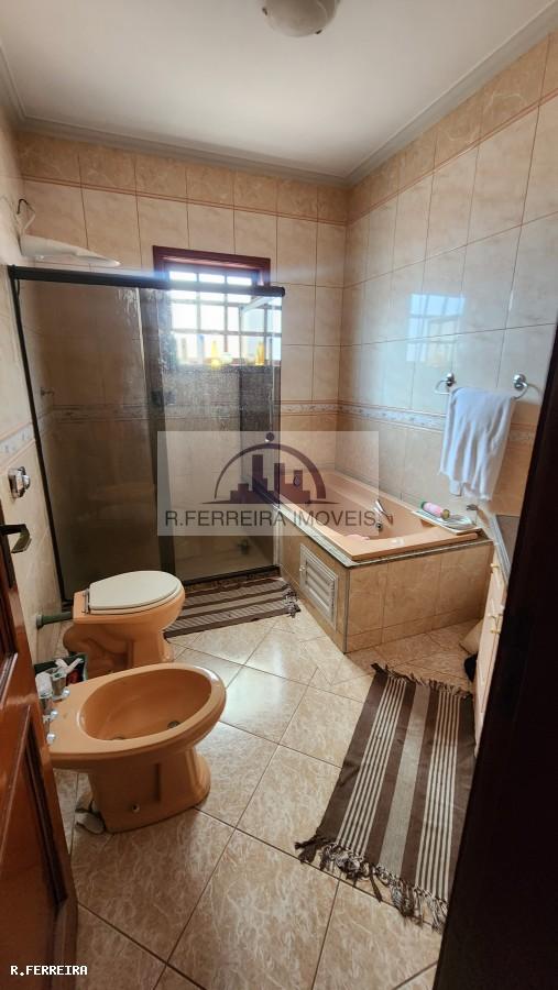 Casa de Condomínio para alugar com 4 quartos, 180m² - Foto 13