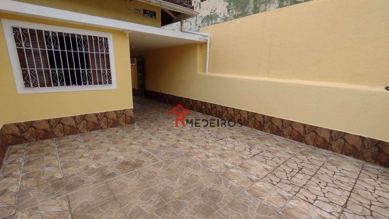 Casa à venda com 2 quartos, 120m² - Foto 1