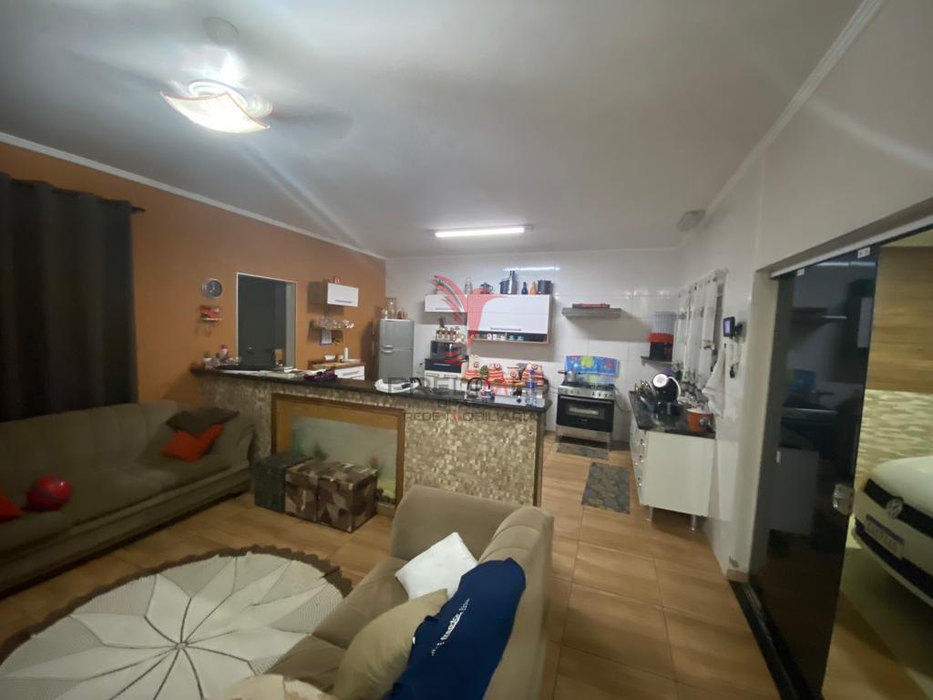 Casa à venda com 2 quartos, 189m² - Foto 1