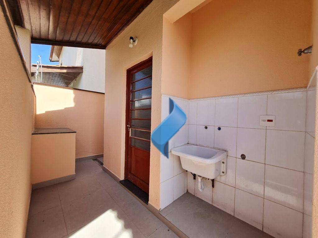Casa para alugar com 3 quartos, 107m² - Foto 30