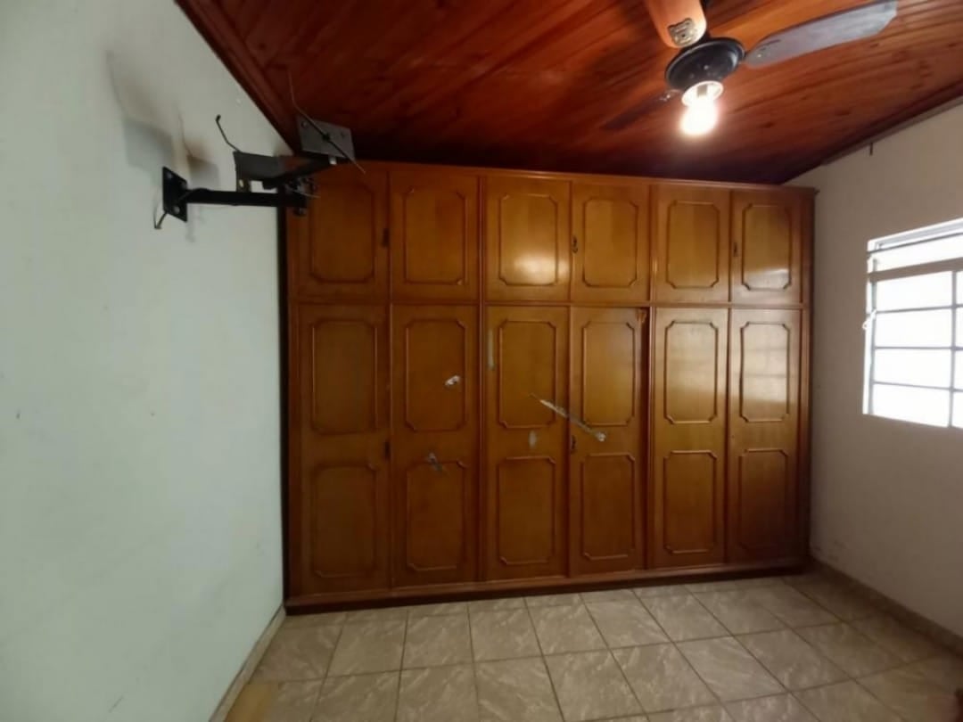 Casa à venda com 2 quartos, 189m² - Foto 1