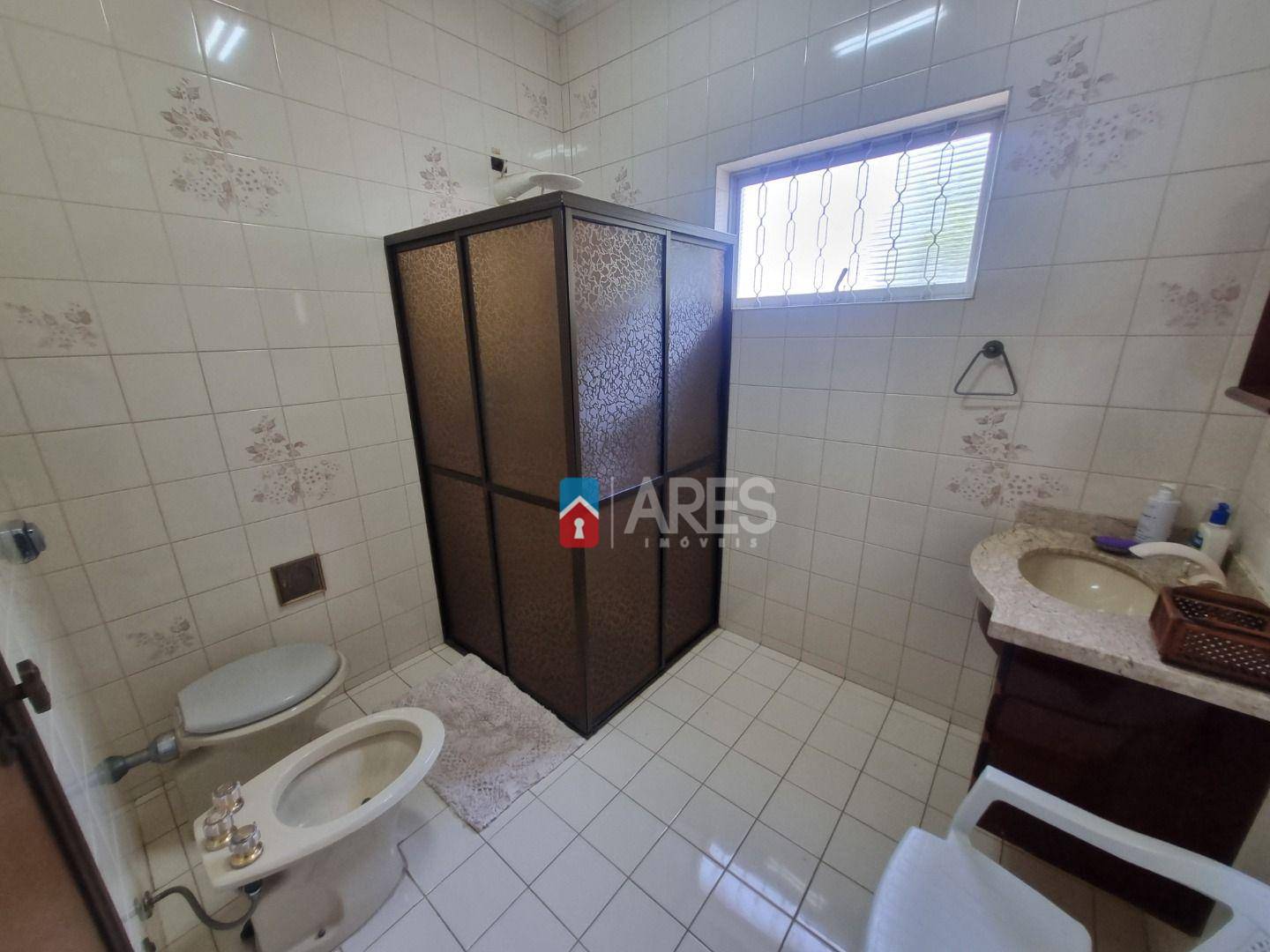 Casa à venda com 3 quartos, 324m² - Foto 14