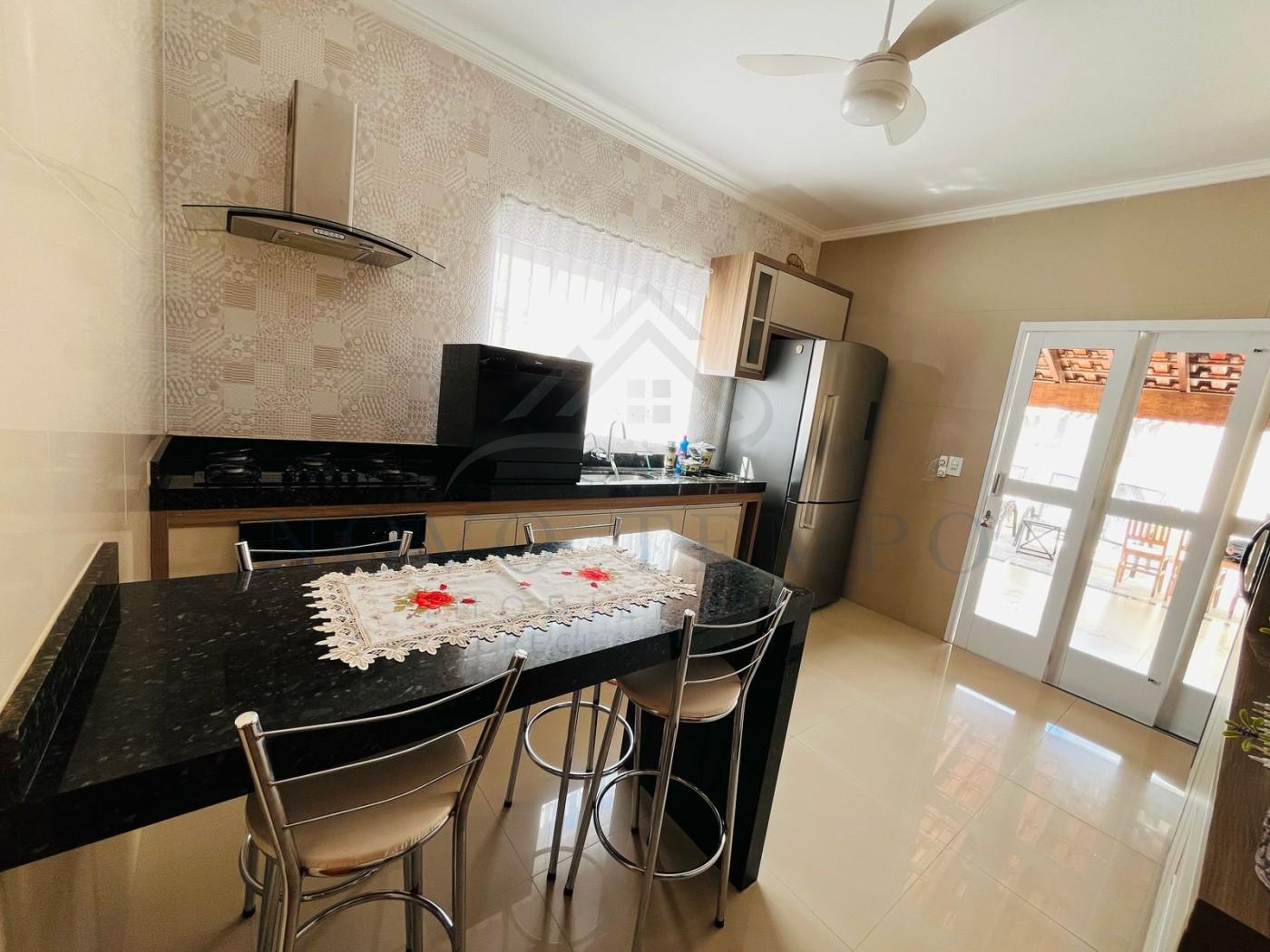 Casa à venda com 2 quartos, 200m² - Foto 4