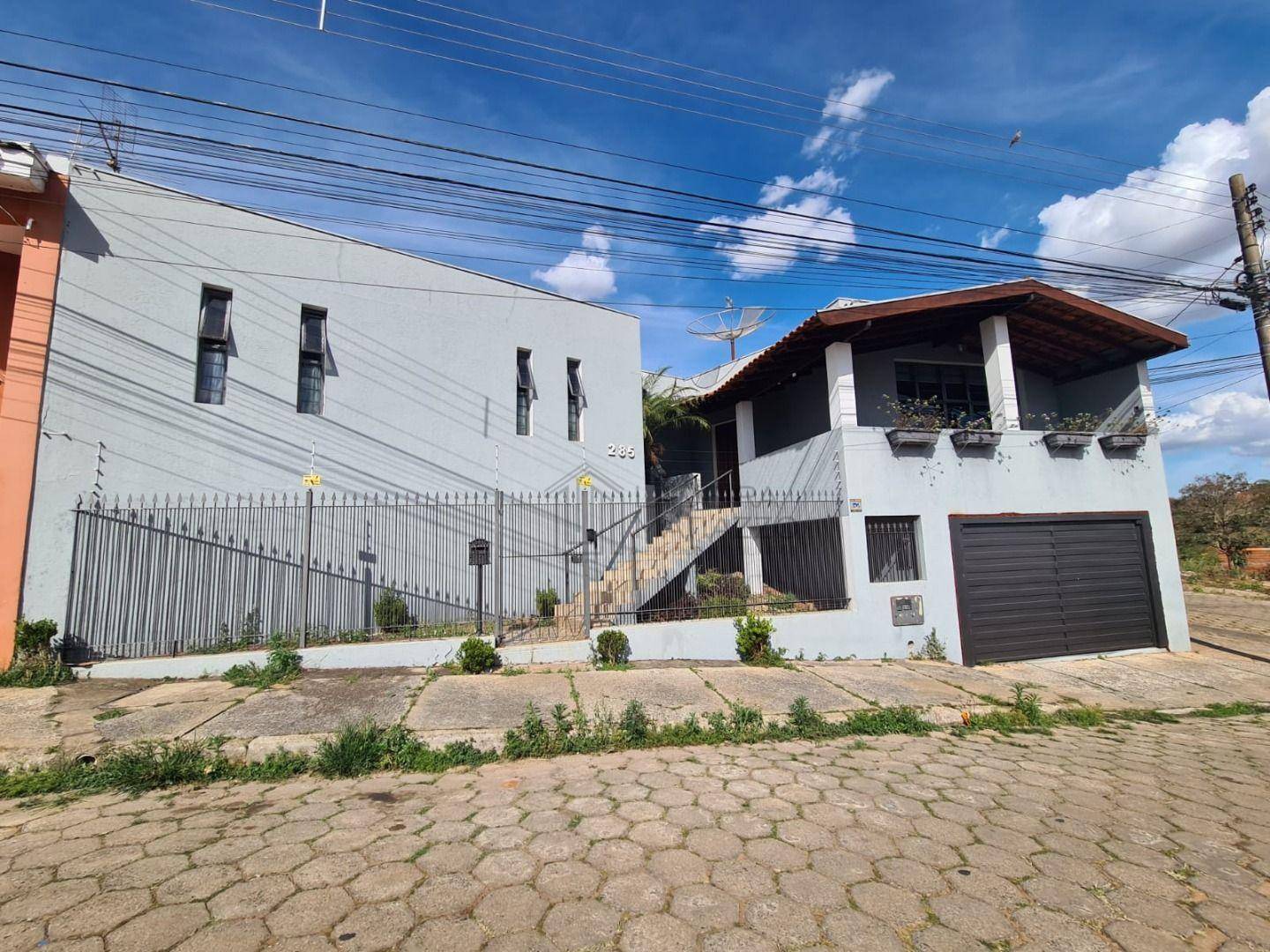 Casa, 3 quartos, 217 m² - Foto 1