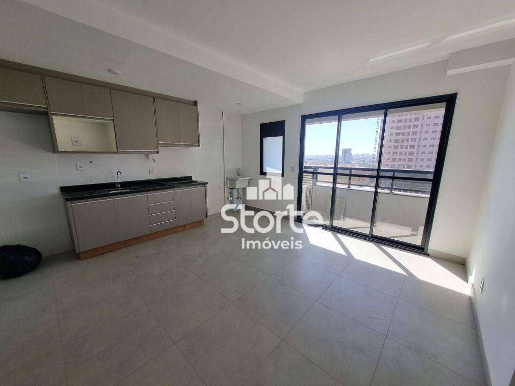 Apartamento para alugar com 3 quartos, 81m² - Foto 3