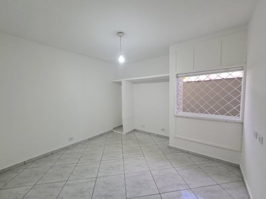 Casa à venda com 4 quartos, 210m² - Foto 18