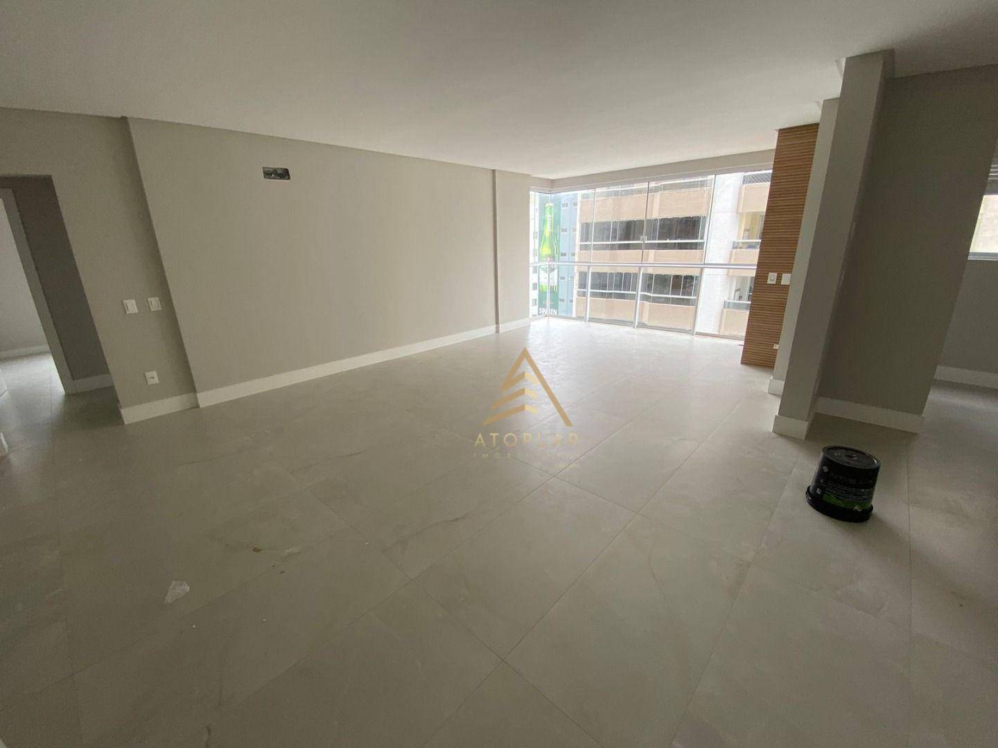 Apartamento à venda com 3 quartos, 130m² - Foto 3