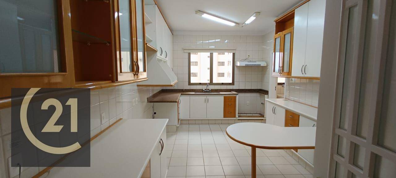 Apartamento à venda com 3 quartos, 202m² - Foto 2