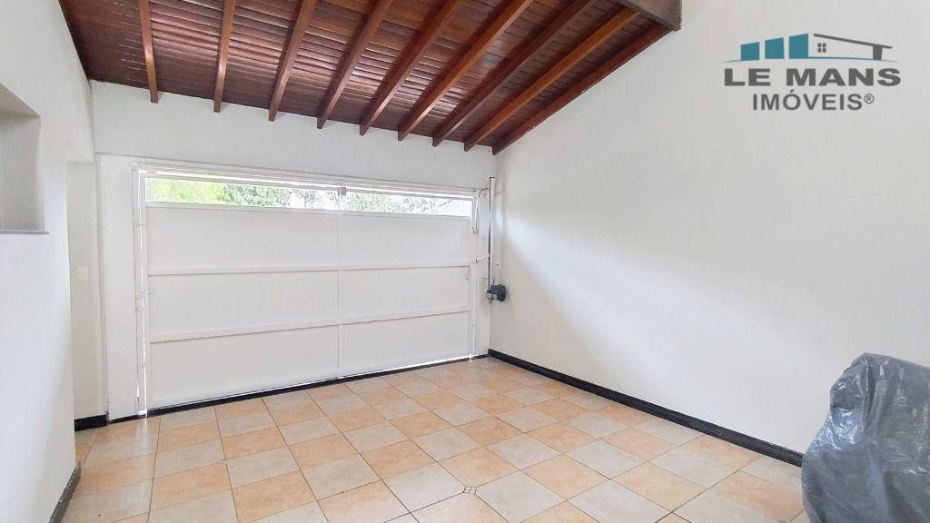 Casa à venda com 3 quartos, 227m² - Foto 4