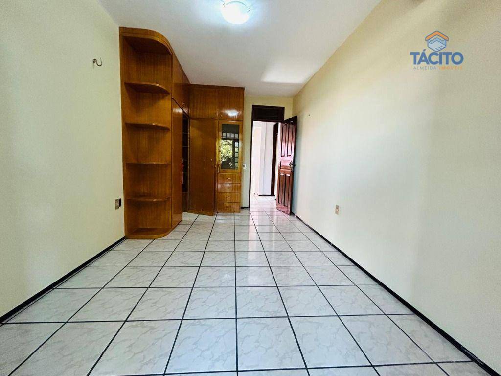 Casa à venda com 5 quartos, 284m² - Foto 6