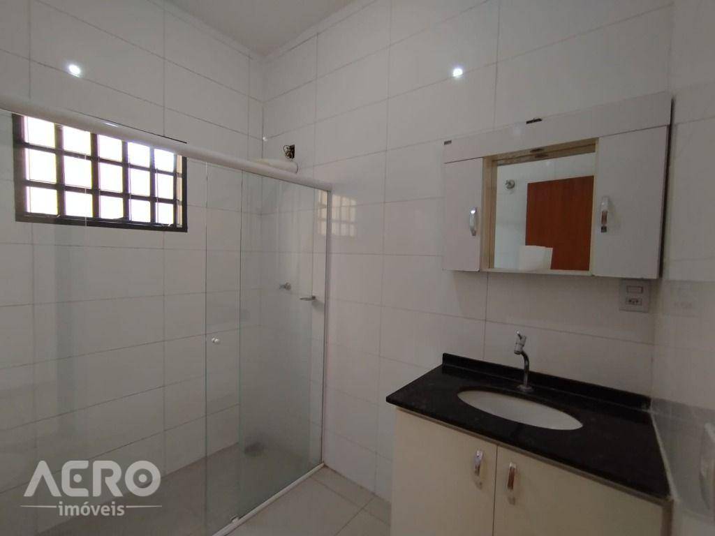 Casa para alugar com 3 quartos, 97m² - Foto 3