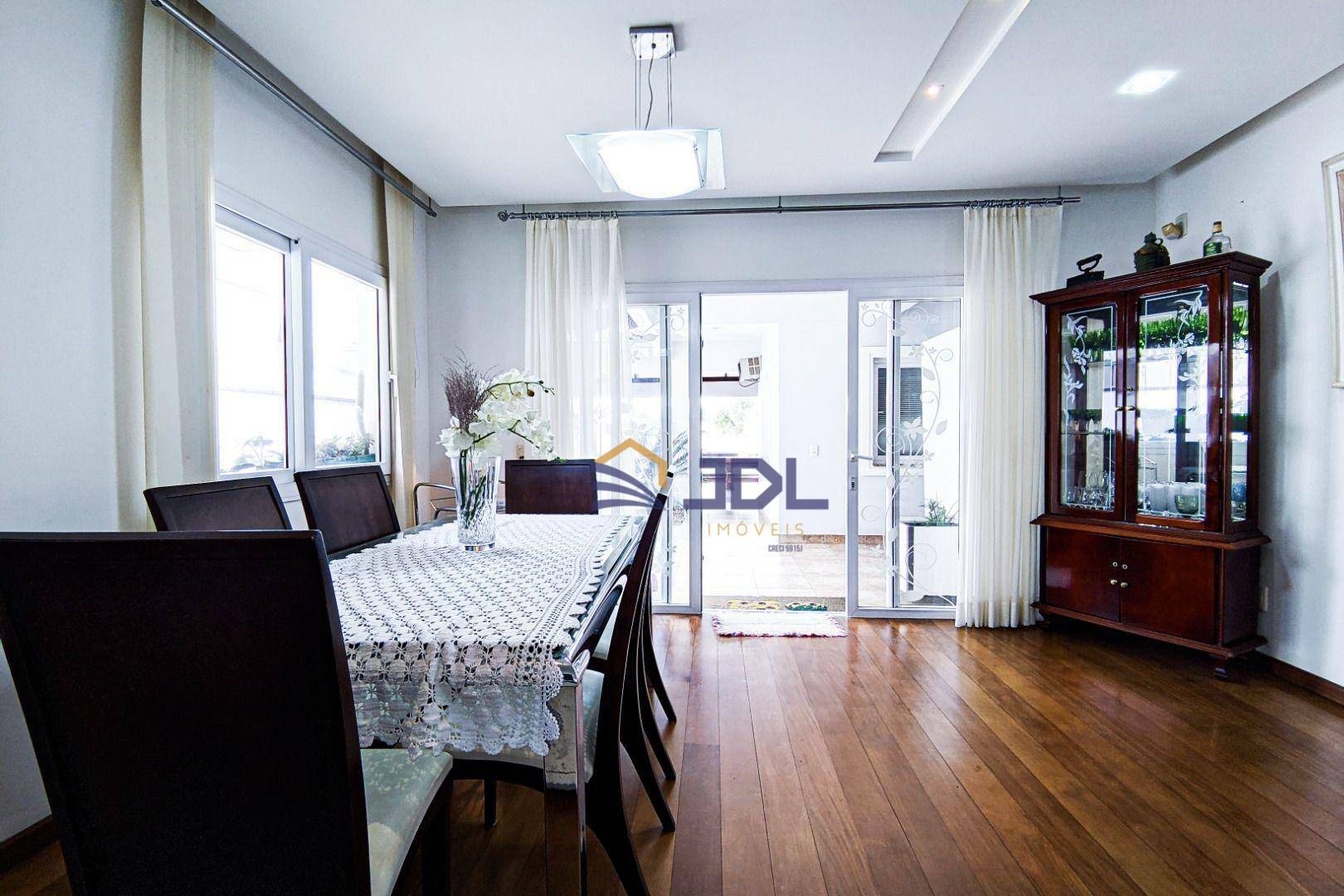 Casa à venda com 5 quartos, 382m² - Foto 7