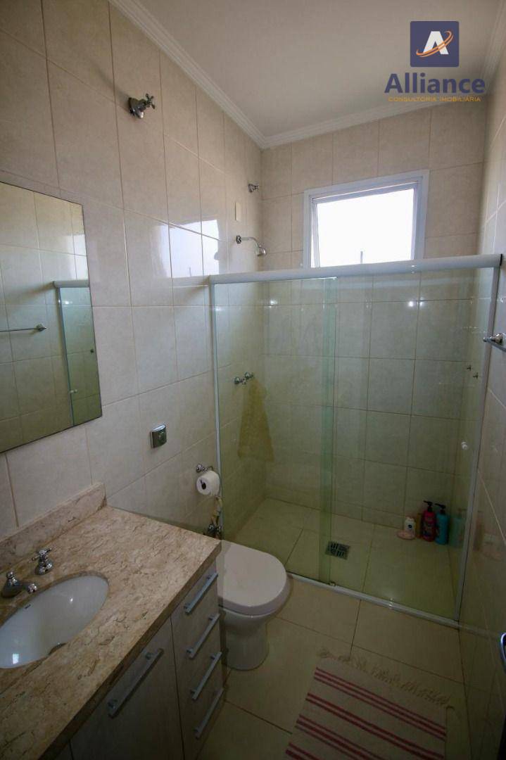 Casa de Condomínio para alugar com 4 quartos, 275m² - Foto 4