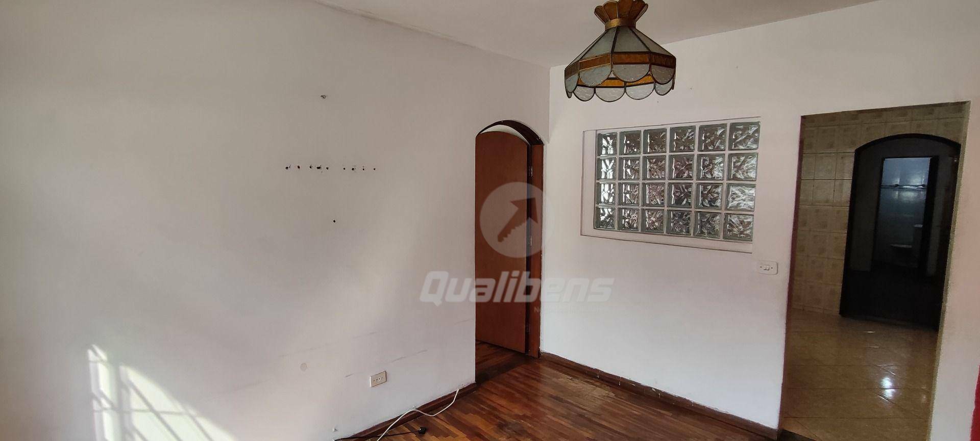 Casa à venda com 4 quartos, 200m² - Foto 1