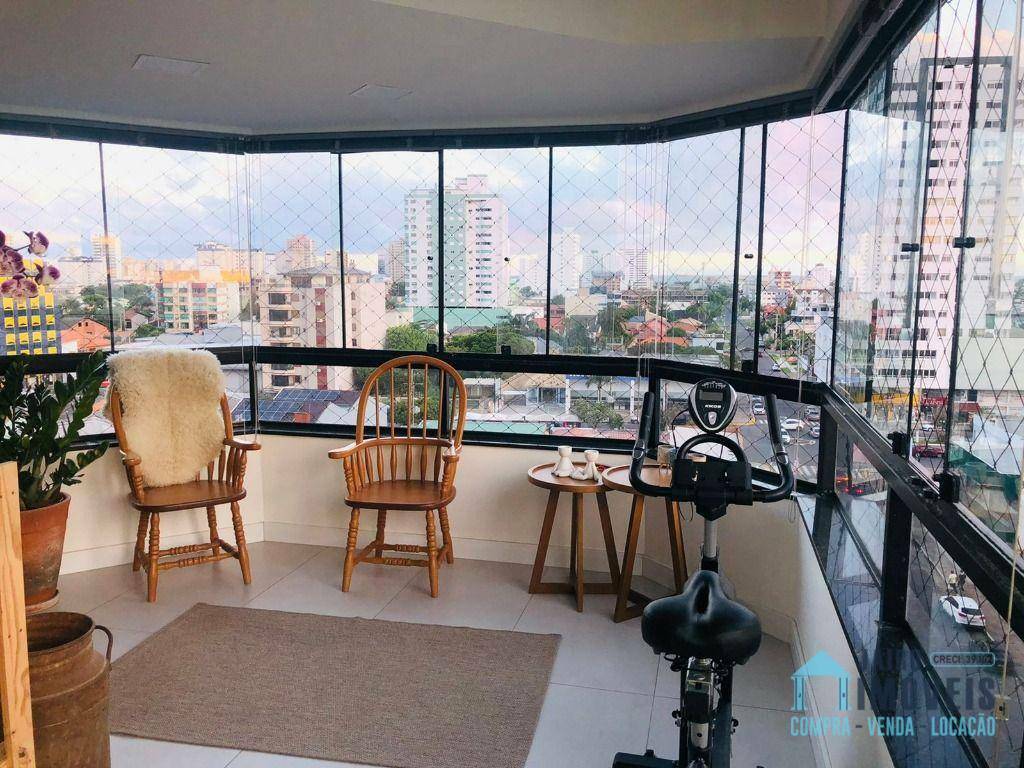 Apartamento à venda com 3 quartos, 209m² - Foto 1