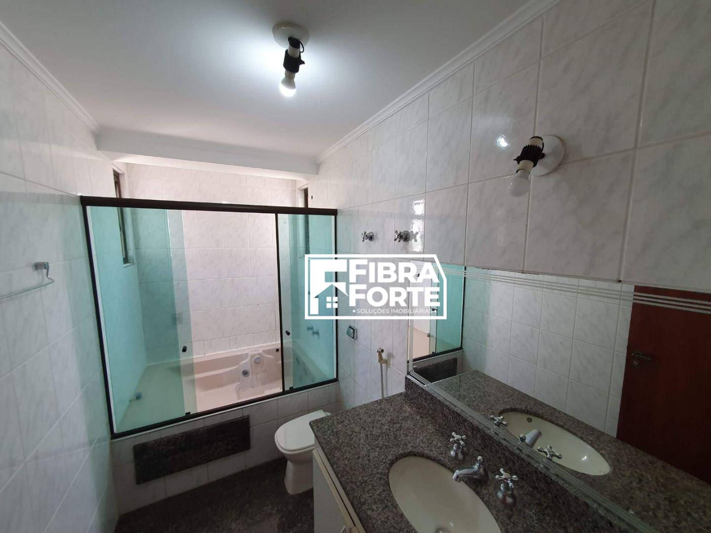 Apartamento para alugar com 4 quartos, 150m² - Foto 17