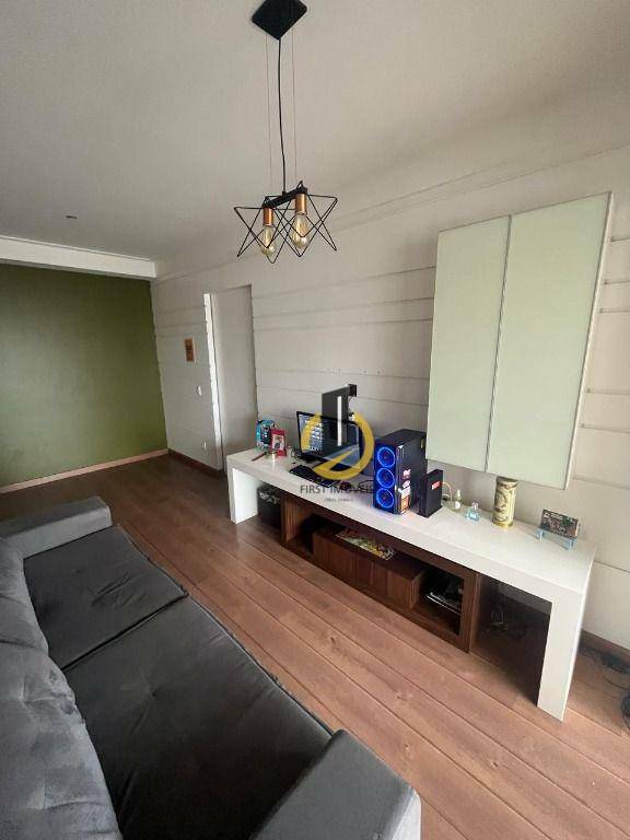 Apartamento à venda com 2 quartos, 72m² - Foto 4