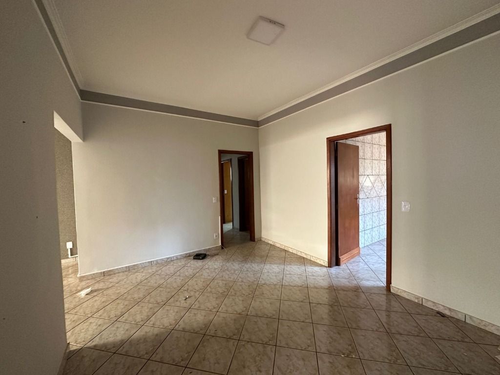 Casa à venda com 3 quartos, 373m² - Foto 9