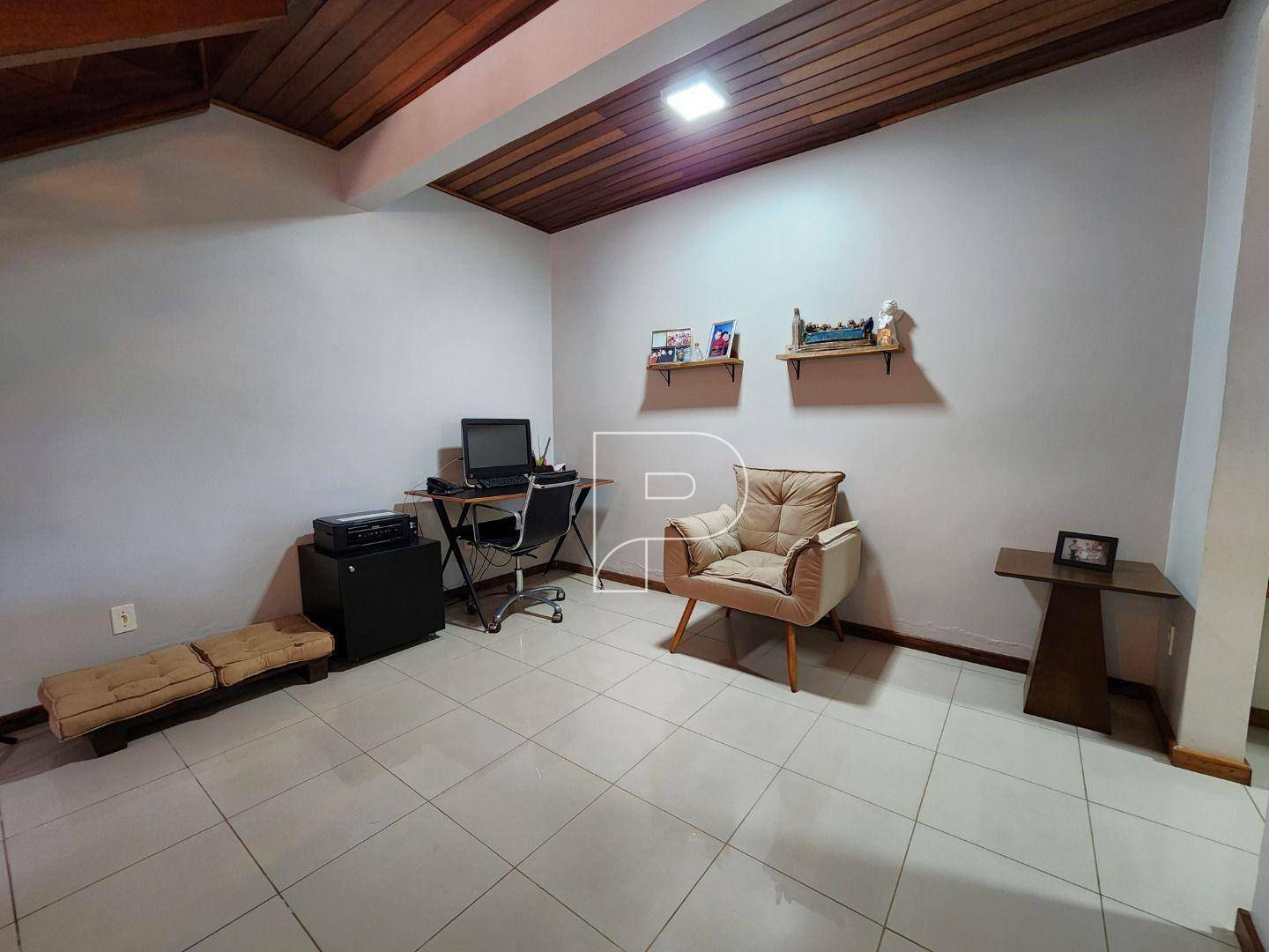 Casa à venda com 3 quartos, 219m² - Foto 14